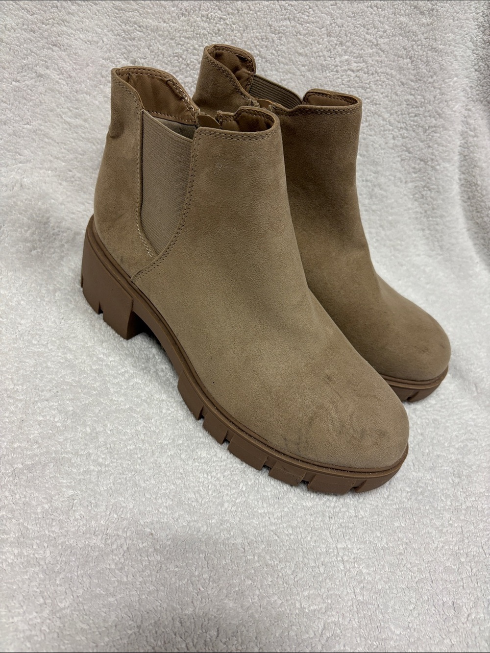 Madden nyc chucky heel Women's Suede Chelsea Booties in Taupe size 9